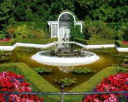 The garden is a collection of several gardens including the Sunken Garden, The Italian Garden, and others. Each of them is fabulous and noteworthy. No